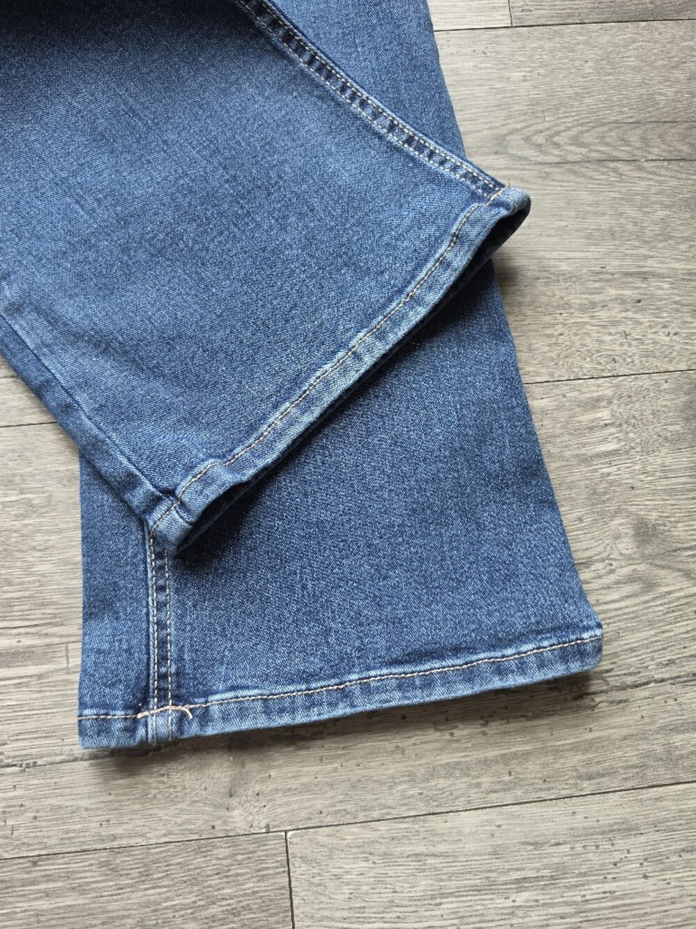 Classic Mid-Blue Women's Stretch Jeans - Picture 2 of 8